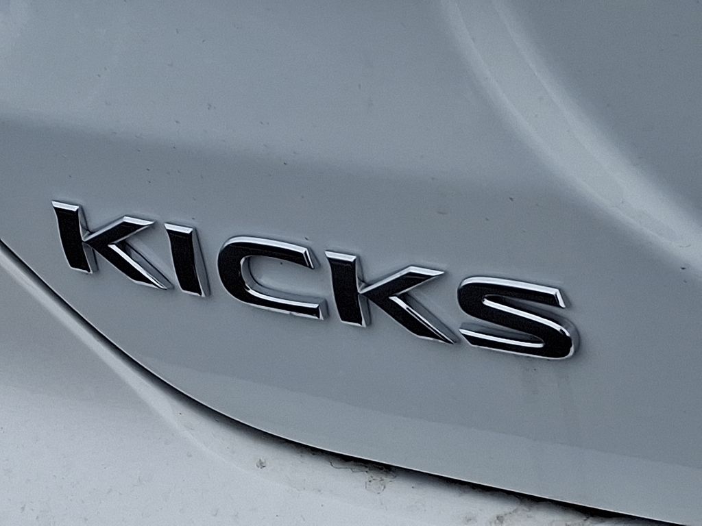 2025 Nissan Kicks Play S photo 10