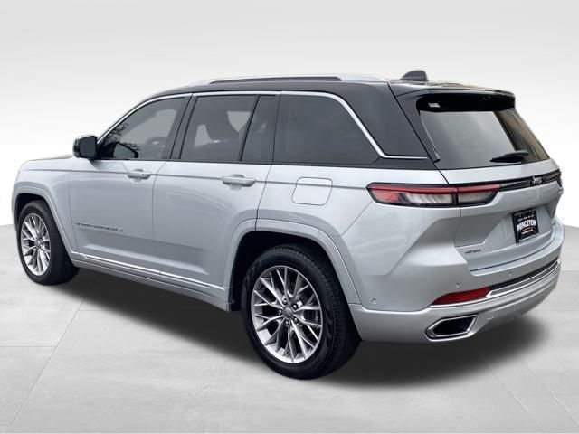 2022 Jeep Grand Cherokee Summit photo 4