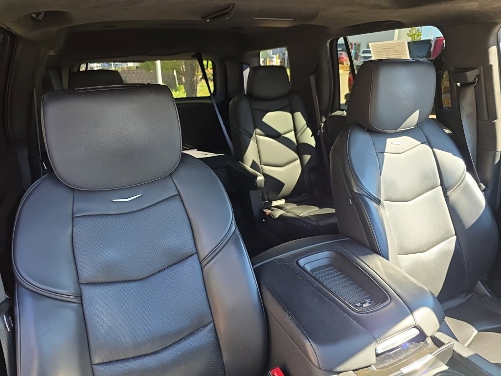 2019 Cadillac Escalade Platinum photo 22
