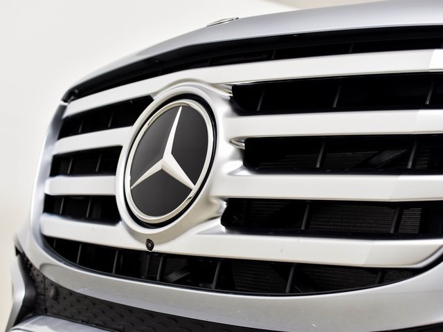 2025 Mercedes Benz GLS 450 4MATIC photo 4