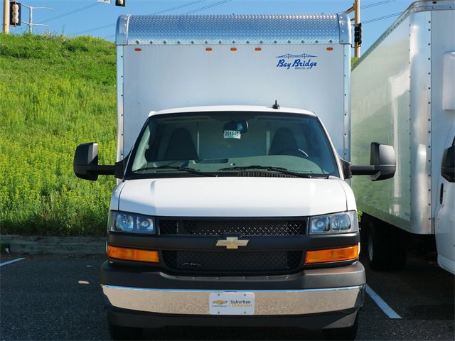 2025 Chevrolet Express Cutaway 3500 photo 2
