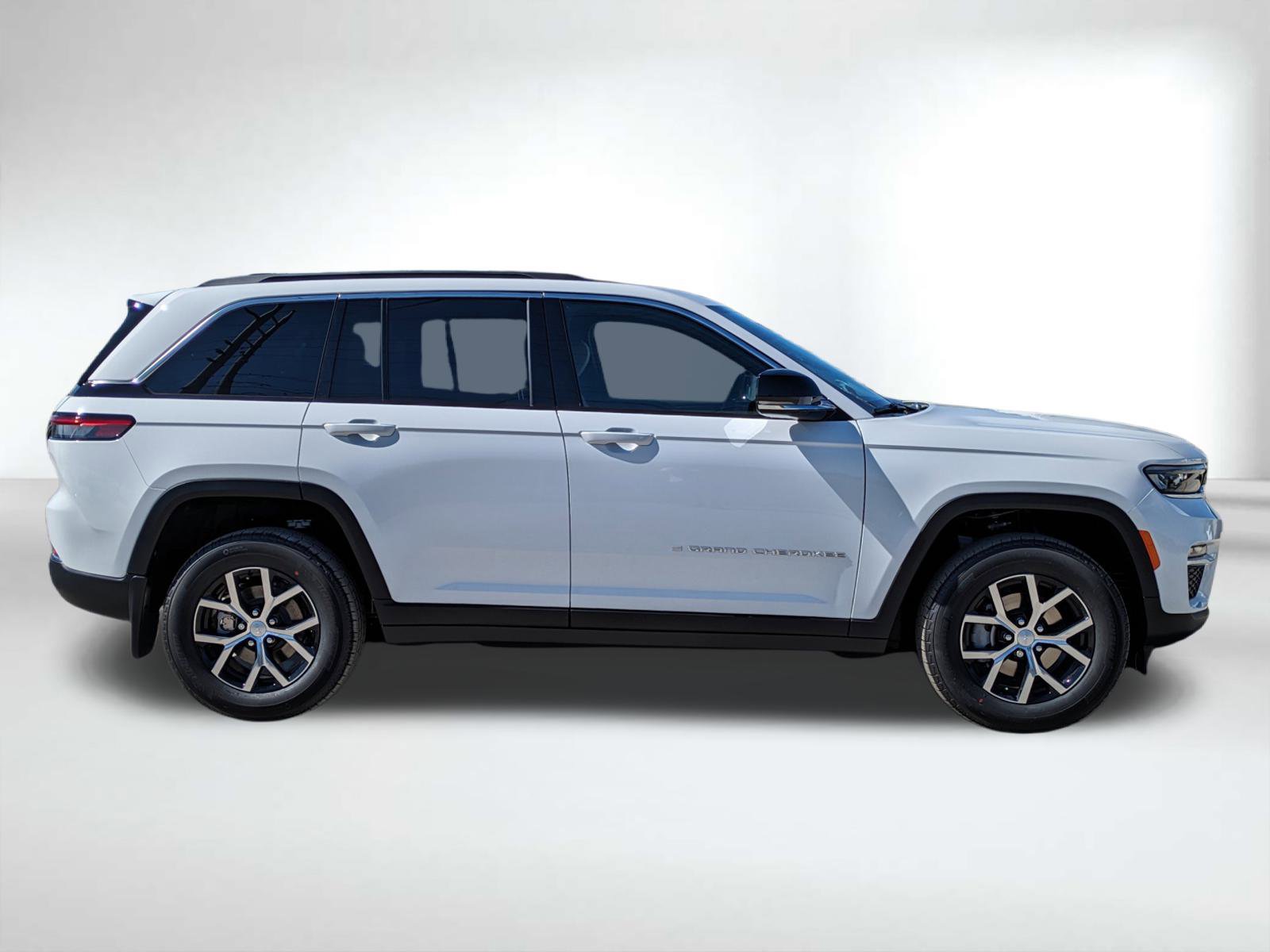 2025 Jeep Grand Cherokee Limited photo 2