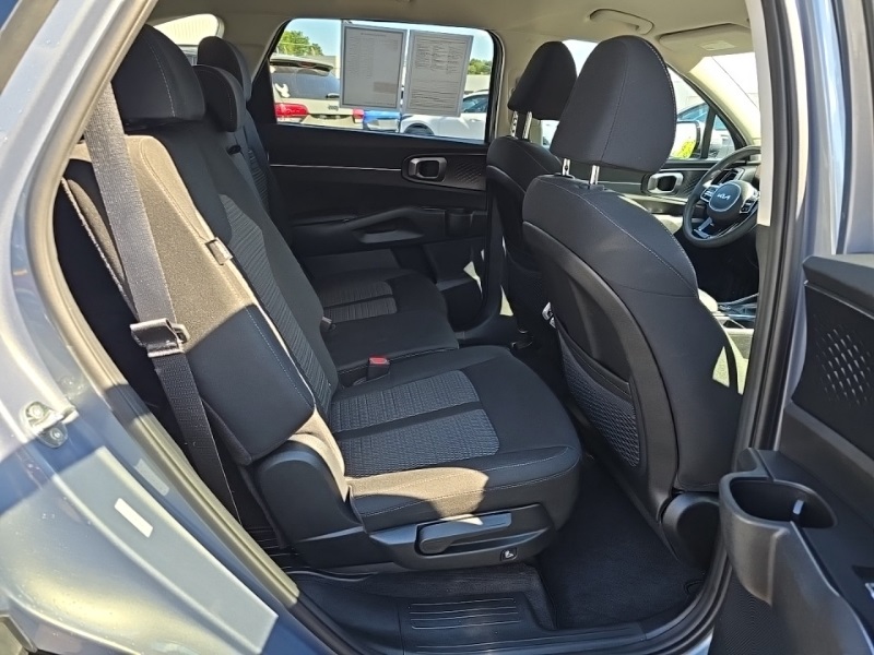 2024 Kia Sorento LX photo 27