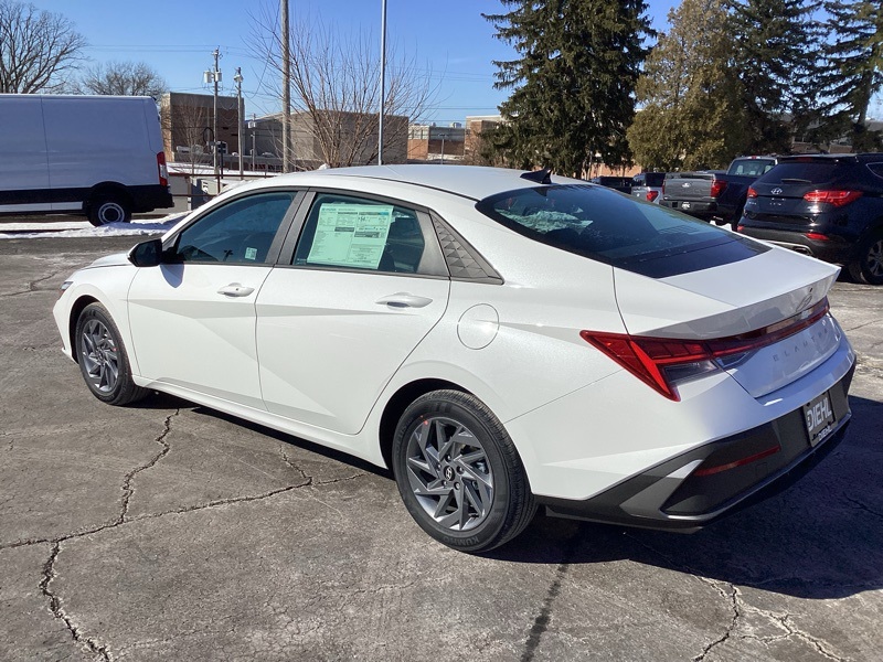 2025 Hyundai Elantra Hybrid Blue photo 5