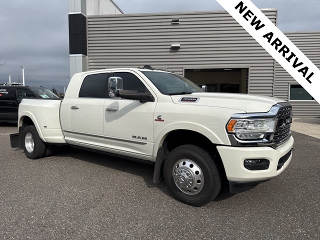 2022 RAM Ram 3500 Pickup Limited's photo
