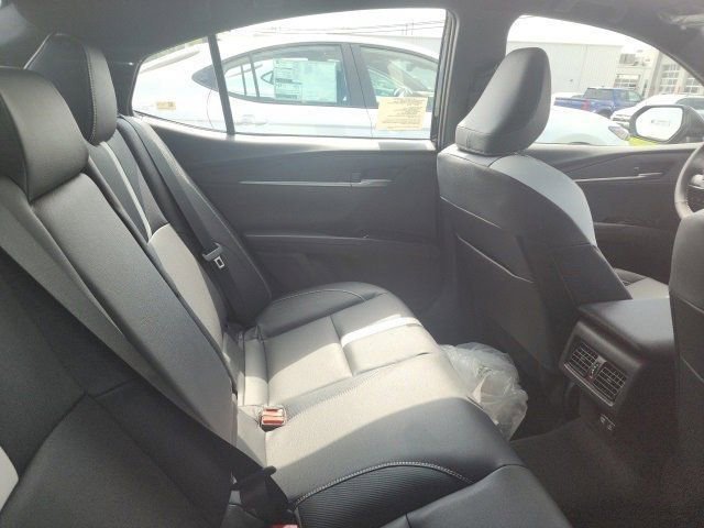 2025 Toyota Camry SE photo 9