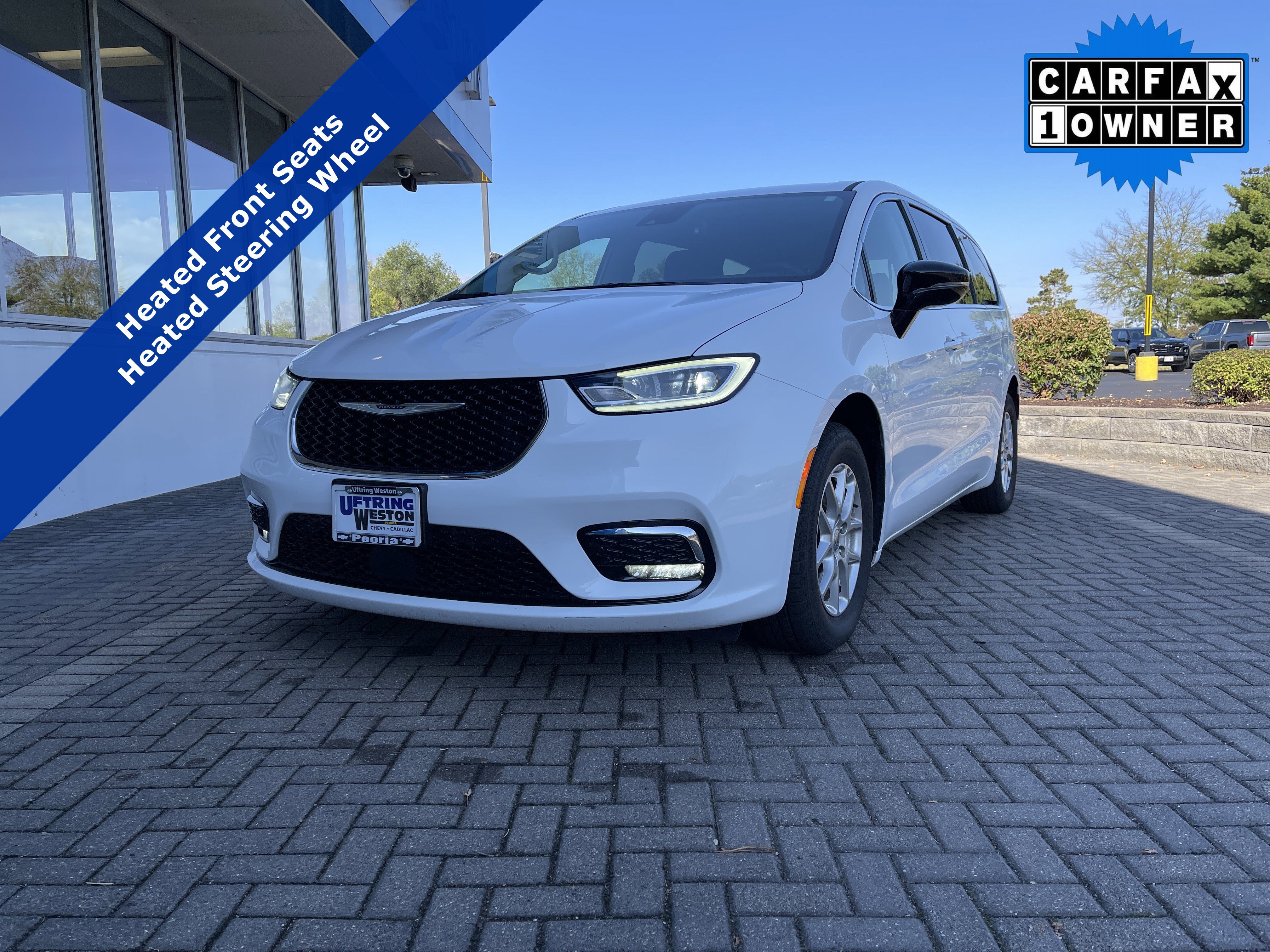 2024 Chrysler Pacifica Touring L's photo