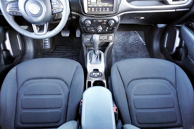 Used 2022 White Jeep Latitude image 20