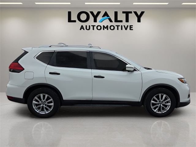 2017 Nissan Rogue SV photo 6