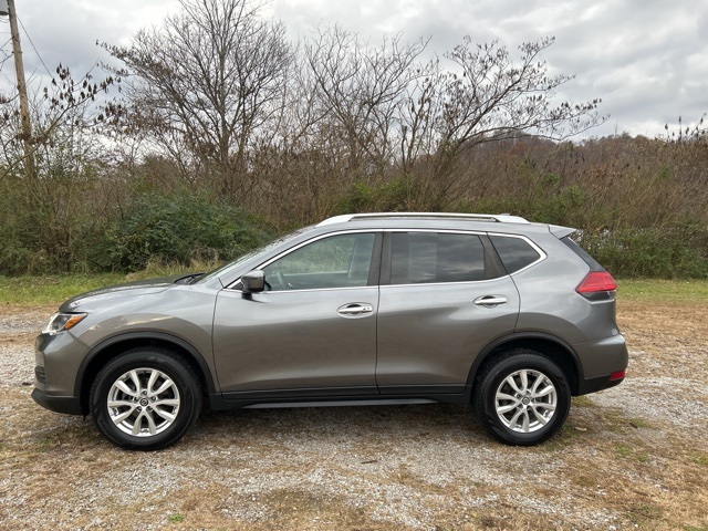 2017 Nissan Rogue SV photo 4