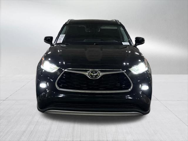 Certified 2022 Toyota Highlander Platinum with VIN 5TDFZRBH3NS222480 for sale in Golden Valley, Minnesota