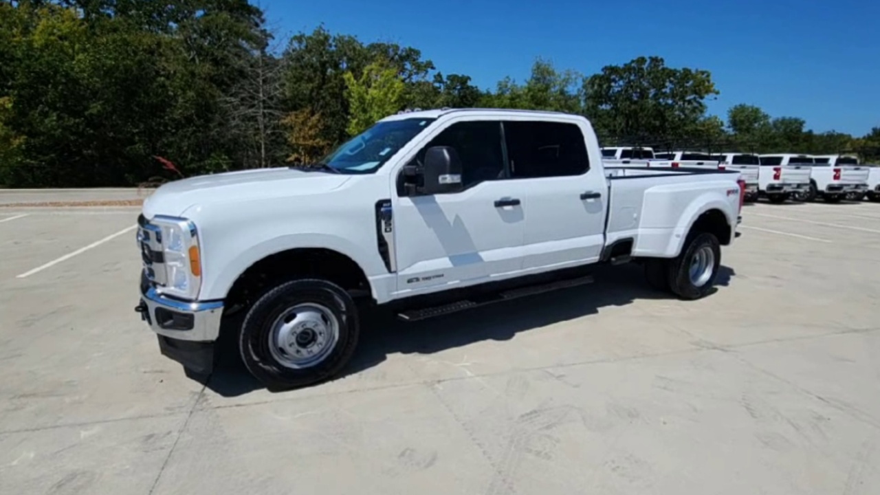2023 Ford F-350 XLT photo 30