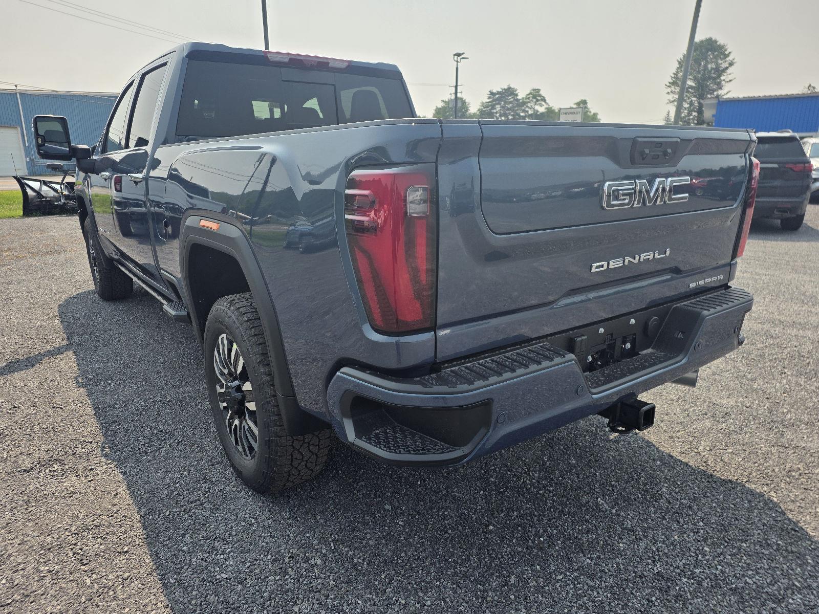 2025 Gmc Sierra 2500 HD Denali Ultimate photo 3