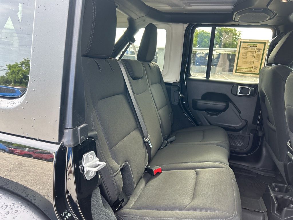 2022 Jeep Wrangler Unlimited Willys photo 27
