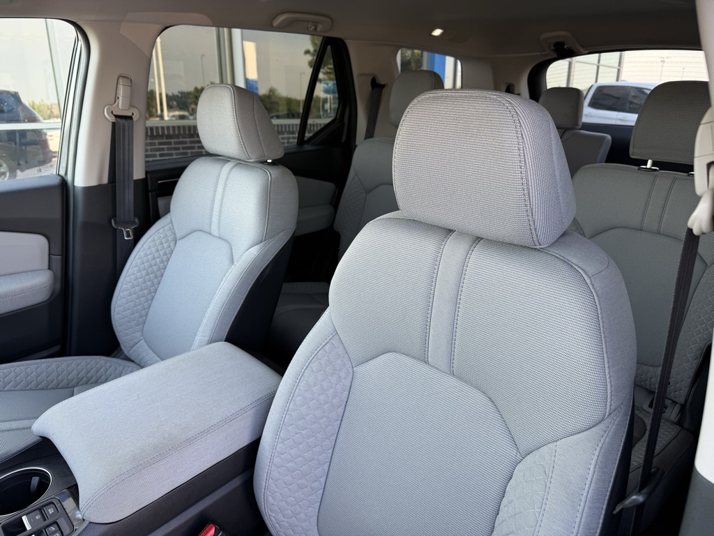 2023 Honda Pilot LX photo 11