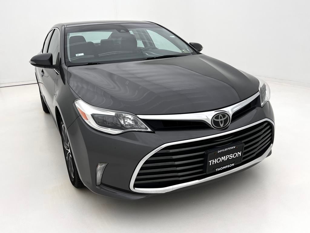 2018 Toyota Avalon Limited photo 3