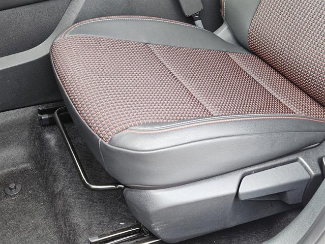 2025 Nissan Kicks SR photo 18