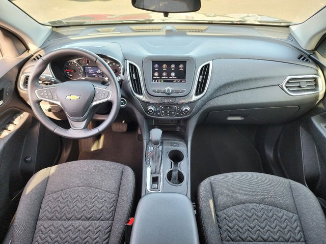 2022 Chevrolet Equinox LT photo 2