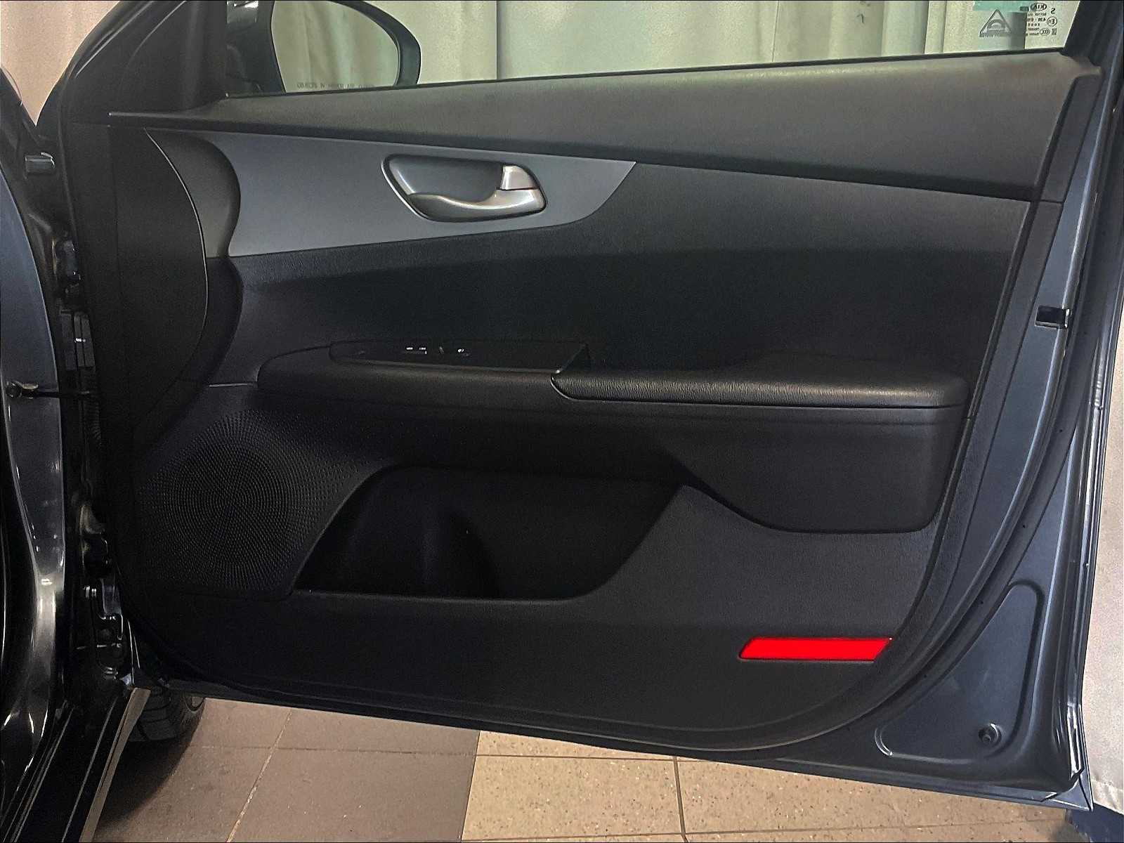 2021 Kia Forte LXS photo 12