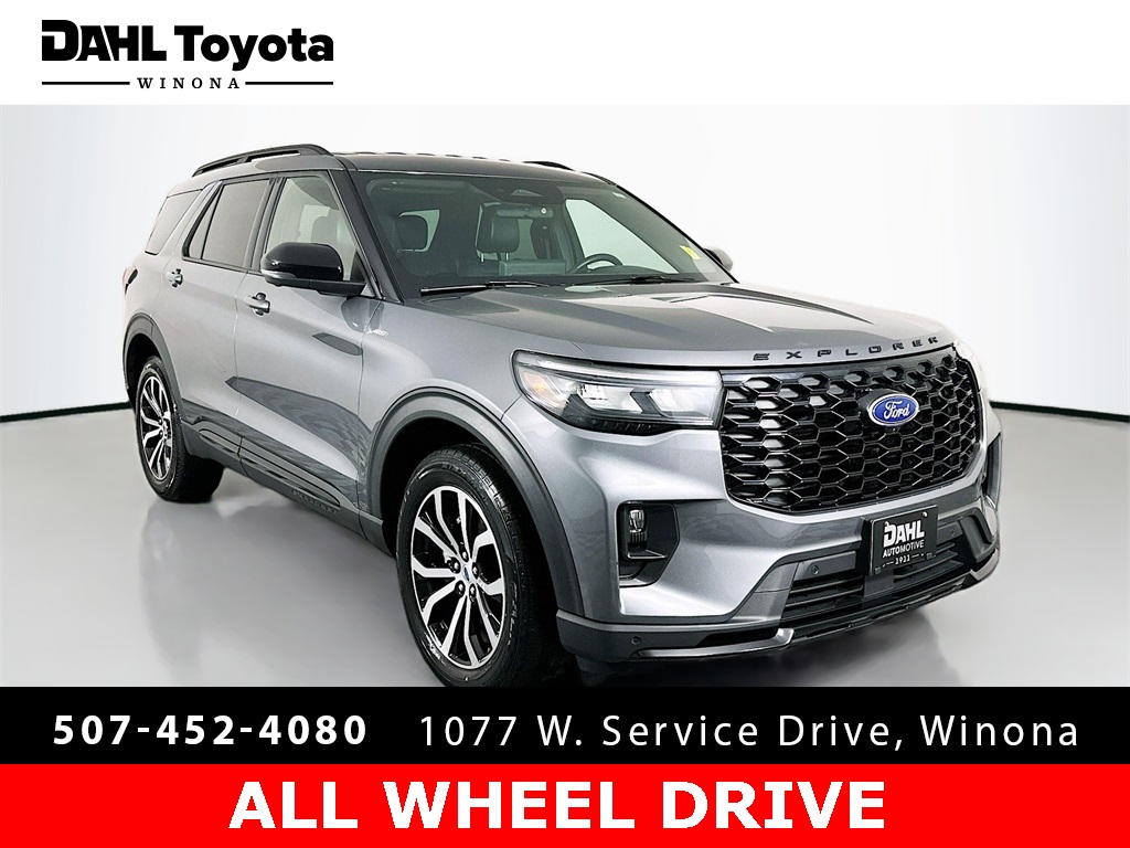 2025 Ford Explorer ST-LINE's photo