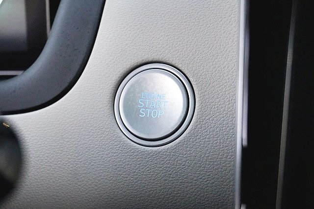 Used 2022 White Hyundai Limited image 31