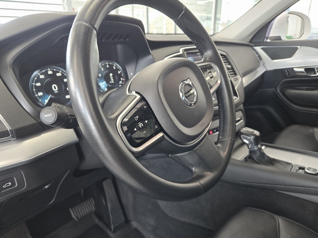 2016 Volvo XC90 T5 Momentum photo 21
