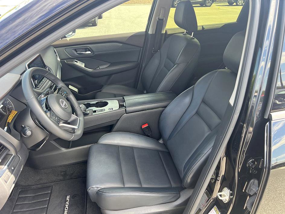2023 Nissan Rogue SV photo 13