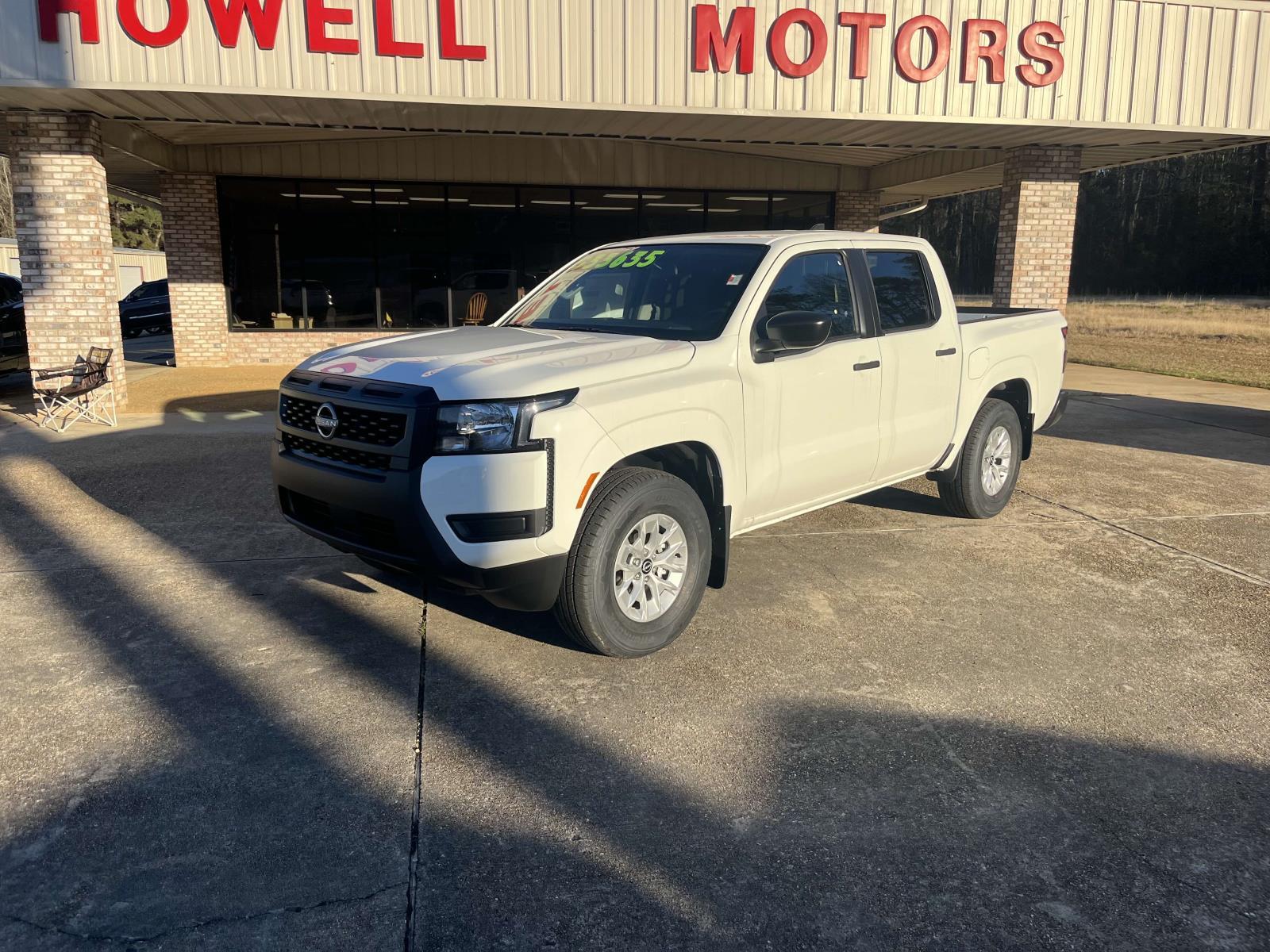 2025 Nissan Frontier S's photo