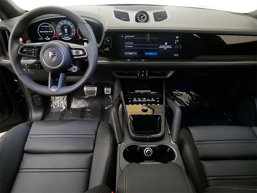 2025 Porsche Cayenne E-Hybrid Turbo photo 13