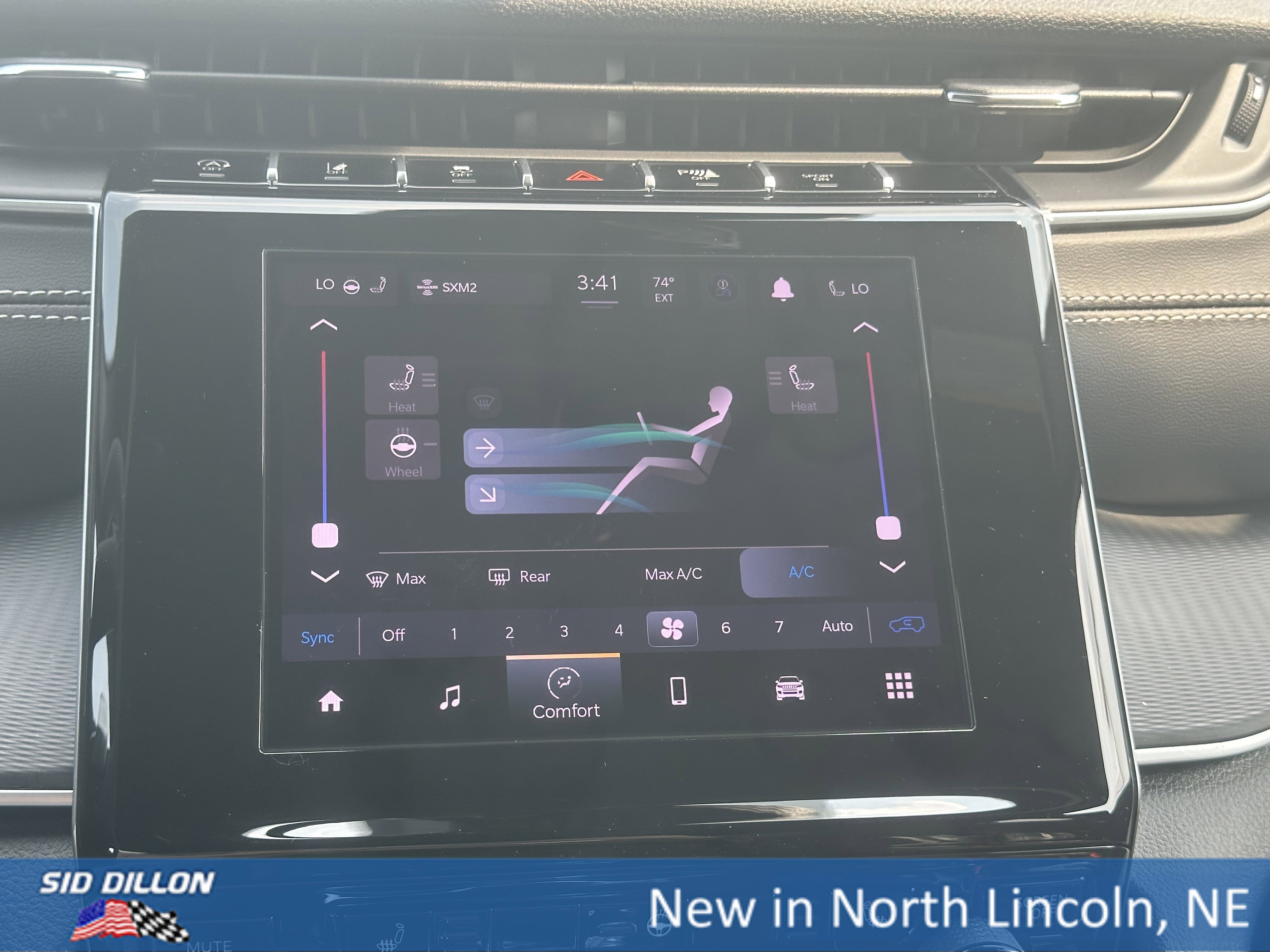 2025 Jeep Grand Cherokee Altitude photo 4