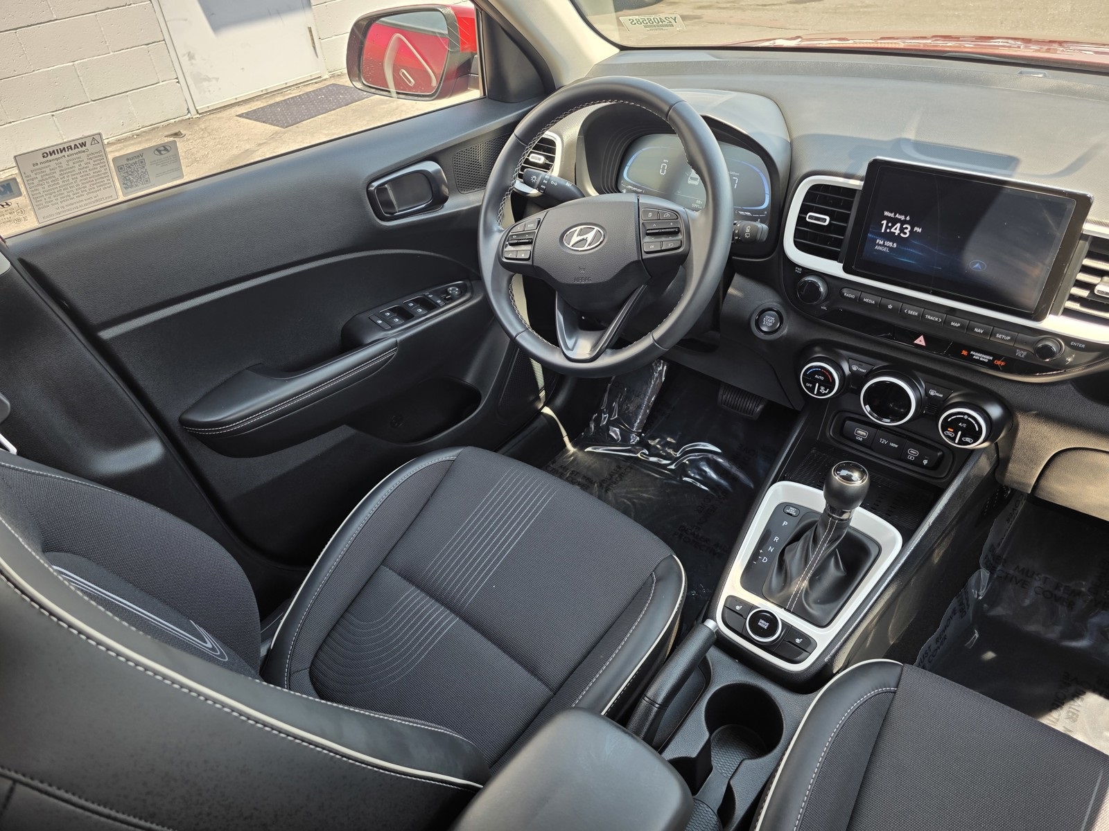 2024 Hyundai Venue Limited photo 14