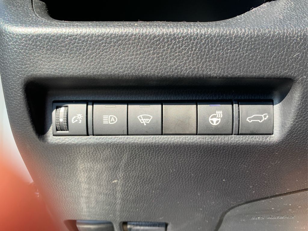 2022 Toyota RAV4 XLE photo 33