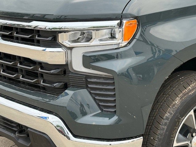 2026 Chevrolet Silverado photo 10