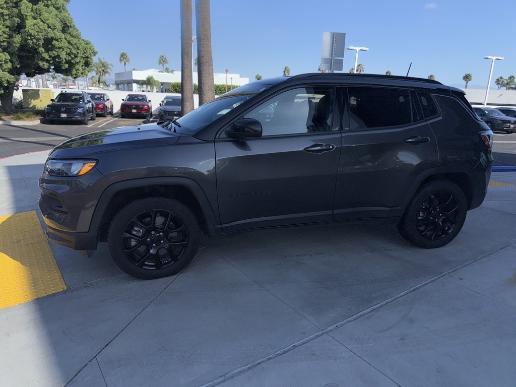 2023 Jeep Compass Altitude photo 3