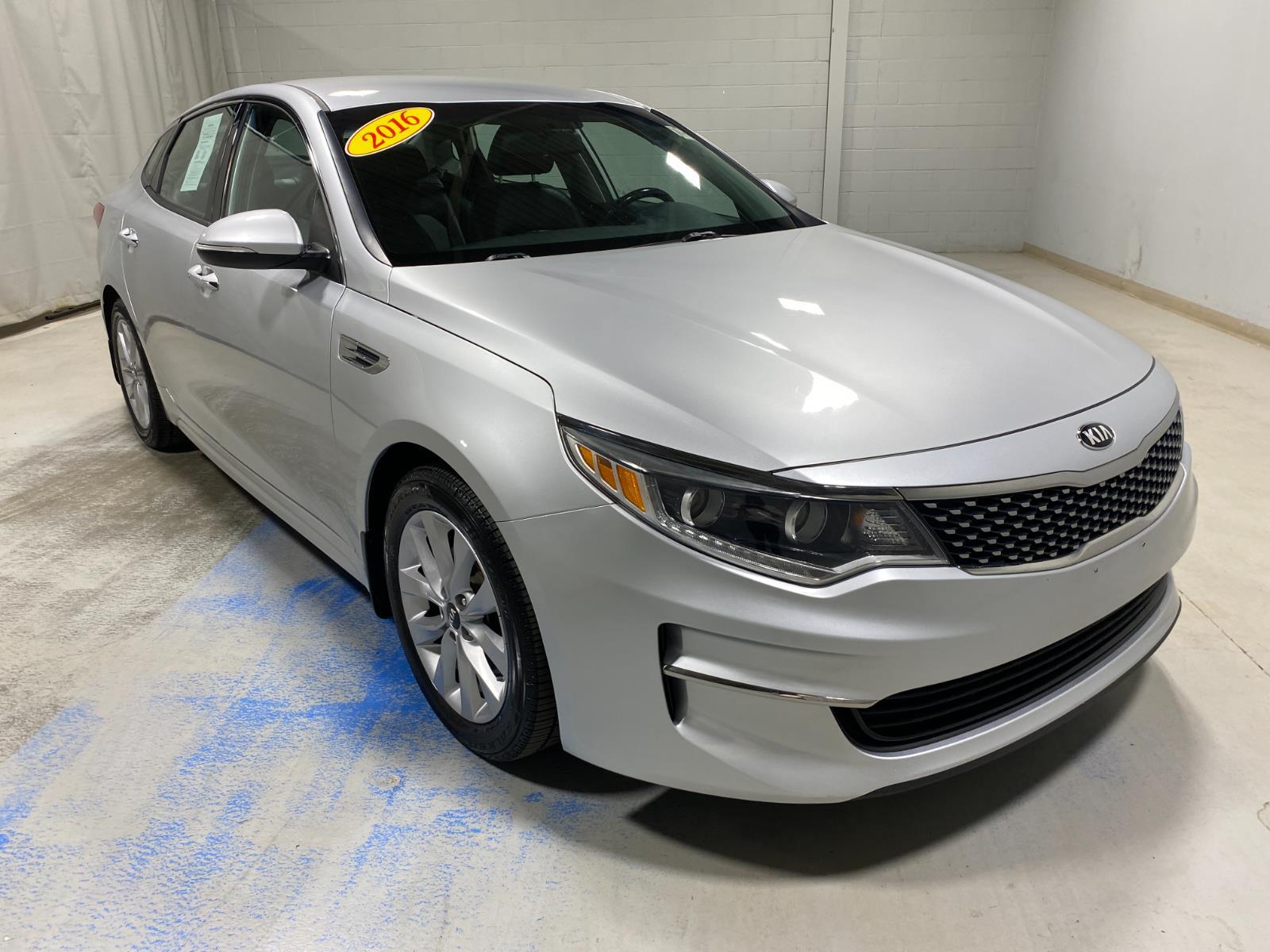 2016 Kia Optima EX's photo