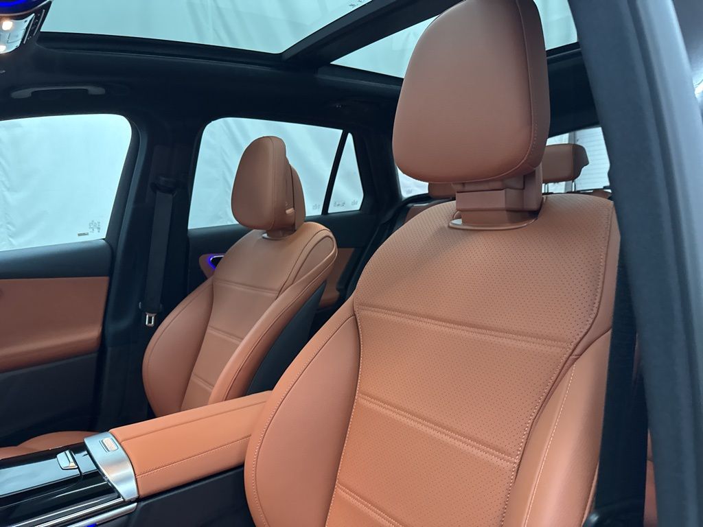 2026 Mercedes Benz GLC 300 photo 11