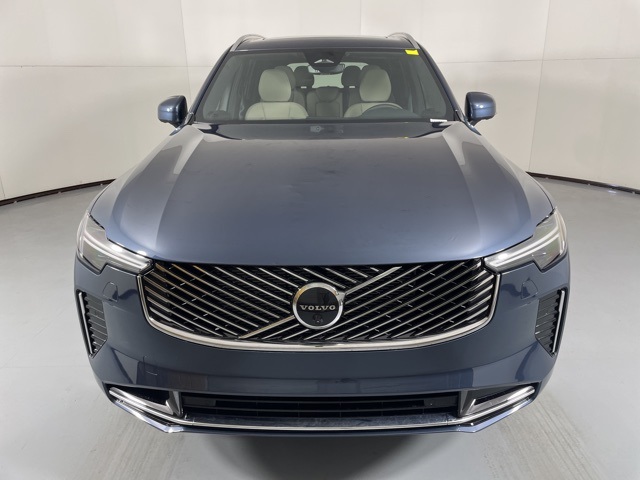 2026 Volvo XC90 T8 AWD Plus photo 3