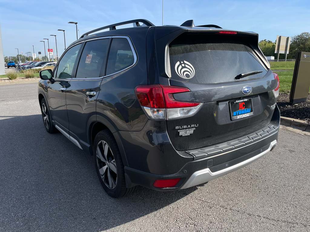 2019 Subaru Forester Touring photo 2