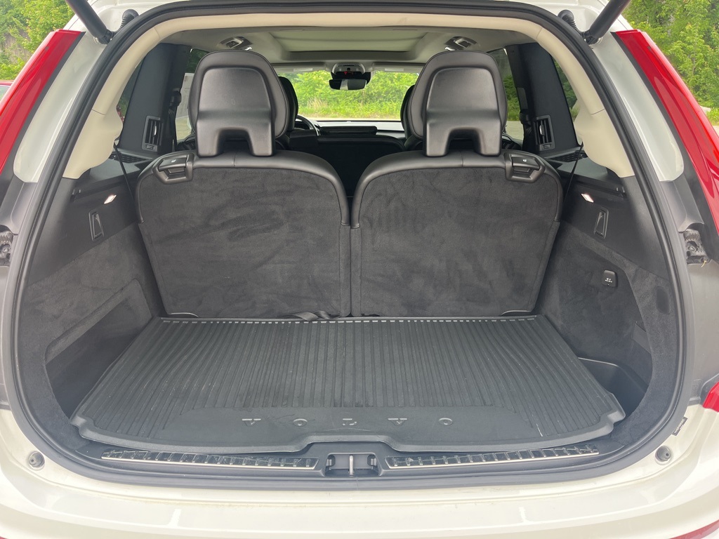 2022 Volvo XC90 T5 Momentum photo 7