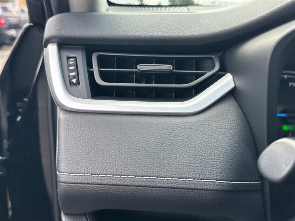 2021 Toyota RAV4 Hybrid XLE photo 25