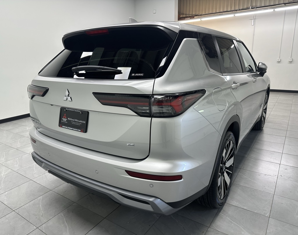2025 Mitsubishi Outlander SE S-AWC photo 3