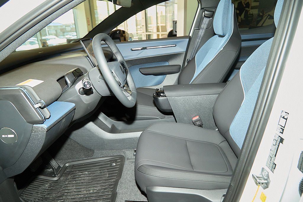 2026 VOLVO EX30 - Image 10
