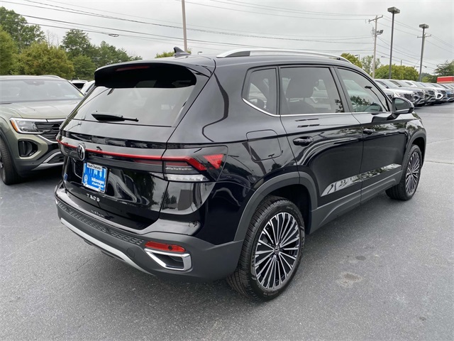 2025 Volkswagen Taos SE photo 5
