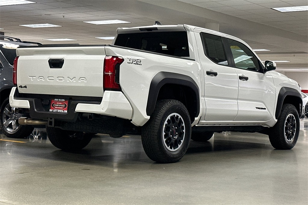 2025 Toyota Tacoma TRD Off-Road photo 4