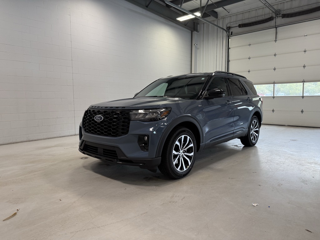 2026 Ford Explorer ST-Line photo 2