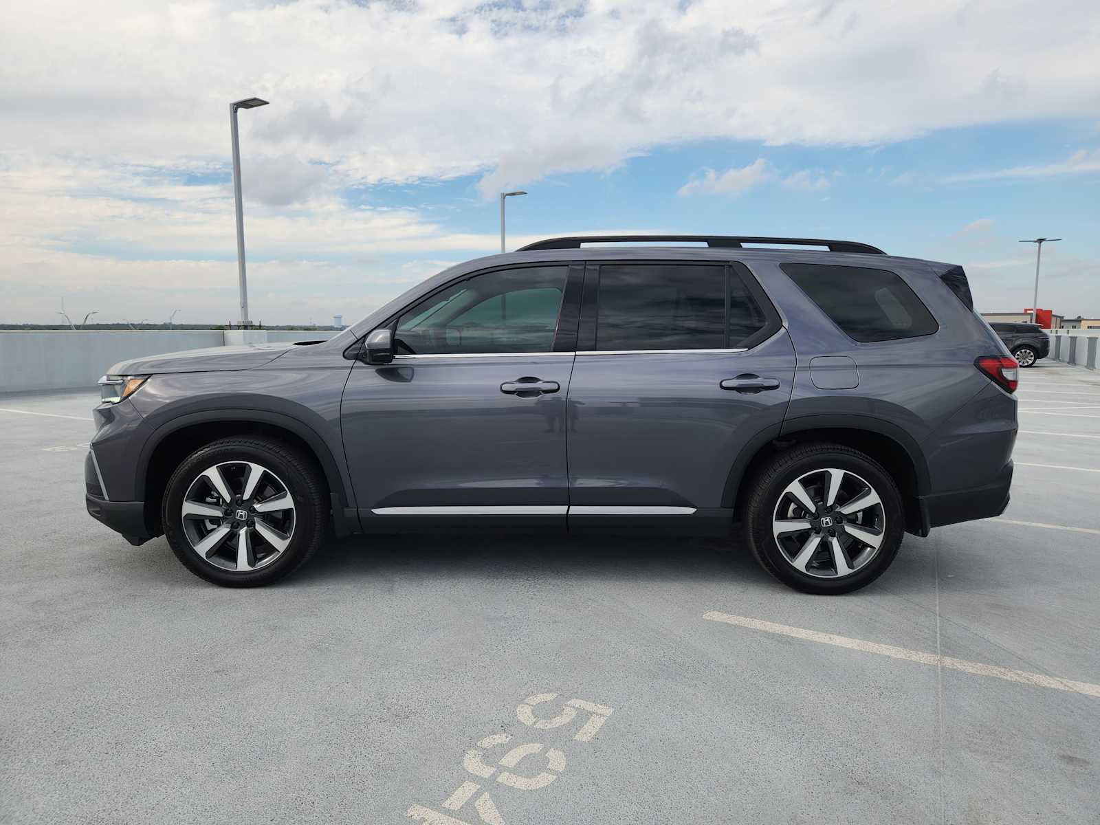 2025 Honda Pilot Touring photo 4