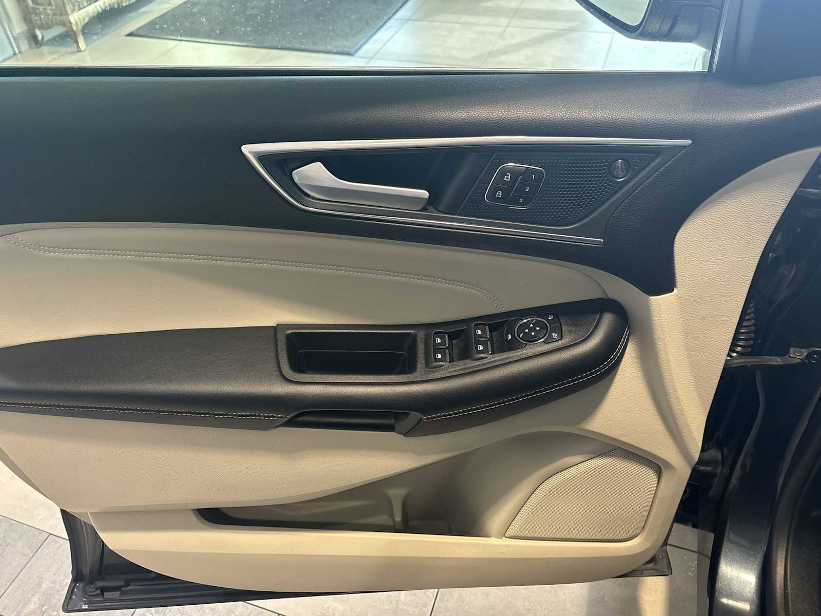 2024 Ford Edge Titanium photo 21