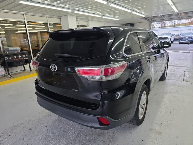 2016 Toyota Highlander LE photo 4