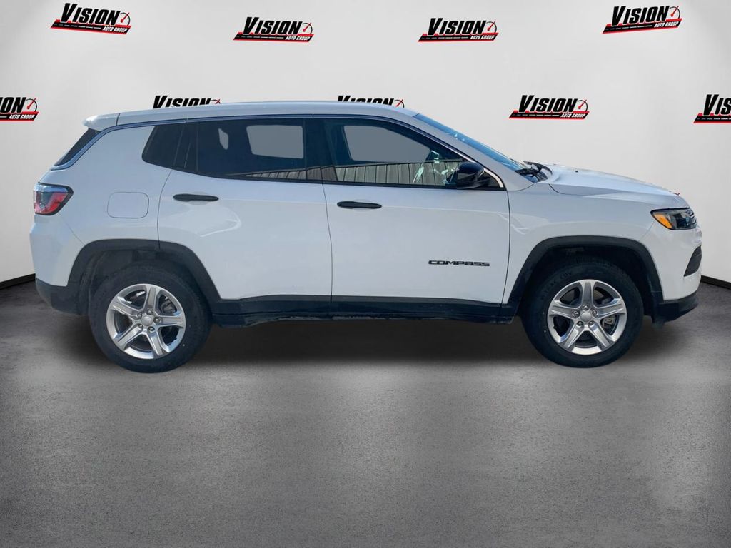 2023 Jeep Compass Sport photo 2