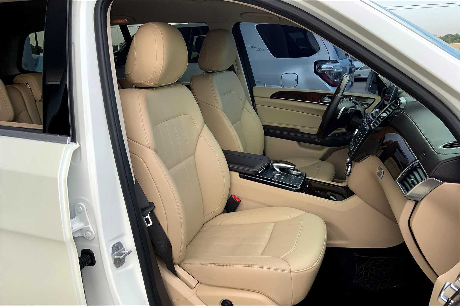 2017 Mercedes Benz GLS 450 4MATIC photo 7